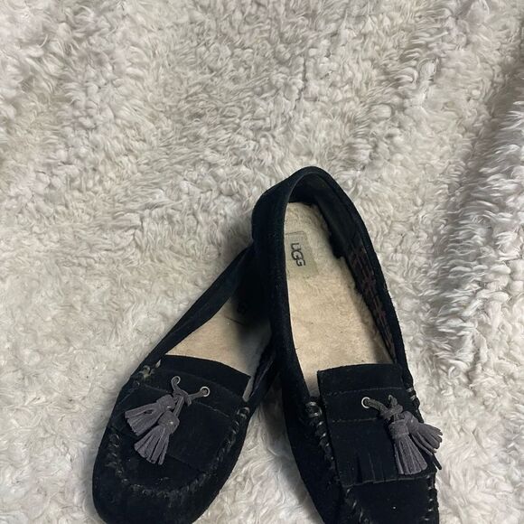 UGG Lizzy Moccasin Black Leather Suede Tassels accent SZ10 - Picture 4 of 10